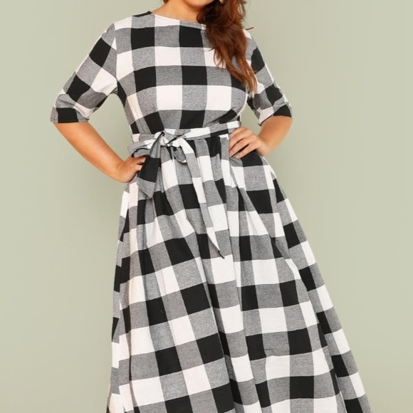 Dresses & Skirts - Gingham round neck Maxi tie belt dress🆕💖